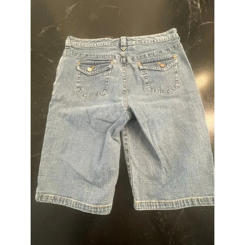 Bill Blass Jean Shorts, light wash Bermudas size 10